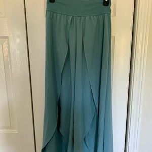 Worn once, did not like style on me. Super cute though!